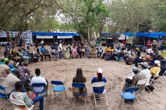 Saatgutmarkt in Benin, Austeller im Kreis