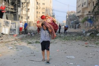 Displaced Gazans moving away from their destroyed houses